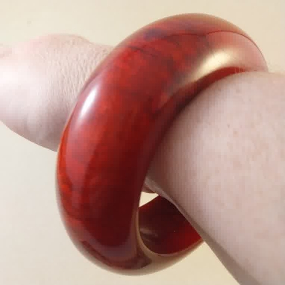 Vintage Bakelite Red Resin Dome Bangle Bracelet - Picture 11 of 16